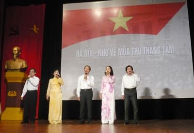 “Hà Nội, nhớ về mùa thu tháng Tám”