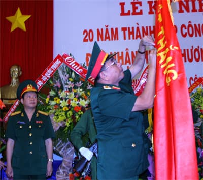 Công ty Hacota đón nhận huân chương Lao động hạng Ba