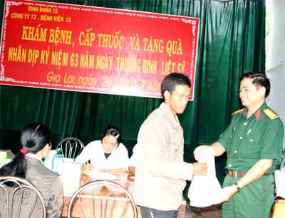 Khám bệnh, cấp thuốc miễn phí cho bà con đồng bào các dân tộc thiểu số