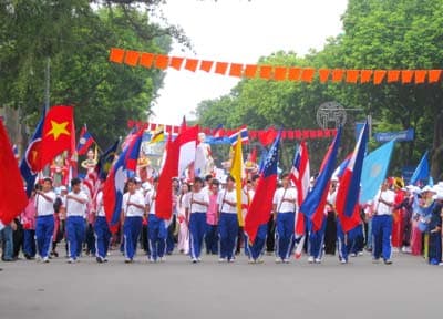 11.000 người đi bộ “Vì cộng đồng ASEAN hòa bình và thịnh vượng”