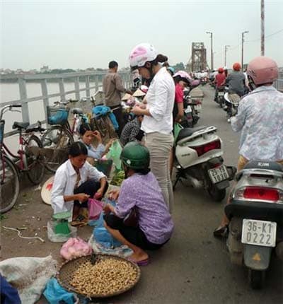 Nhếch nhác cầu Long Biên