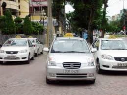 Từ 10-10, xe buýt, taxi phải niêm yết giá