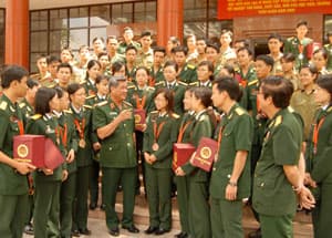 Tuyên dương 187 học viên đào tạo sĩ quan tốt nghiệp xuất sắc