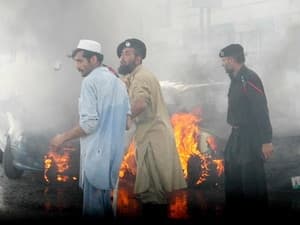 Đánh bom ở Pakistan, gần 100 người thương vong