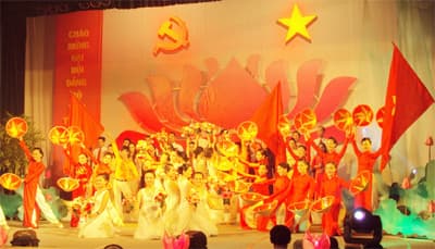 Mừng “Đảng quang vinh, Bác Hồ vĩ đại, dân tộc anh hùng”