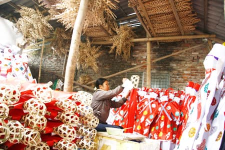 Làng nghề vàng mã hối hả