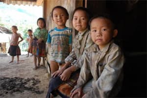 Tặng khăn ấm cho 3.000 trẻ em huyện Mù Cang Chải