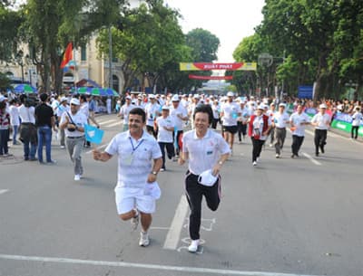 Hơn 2000 VĐV tham gia chung kết giải chạy Báo Hànộimới - Vì hòa bình năm 2011
