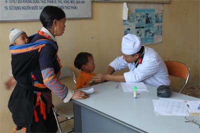 Khám bệnh, cấp thuốc cho hơn 600 người dân huyện Phong Thổ