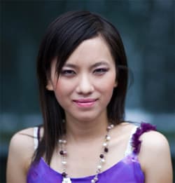 Vi Thùy Linh trình diễn thơ tại Pháp