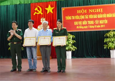 Gặp mặt thông tin viên, cộng tác viên khu vực miền Trung, Tây Nguyên