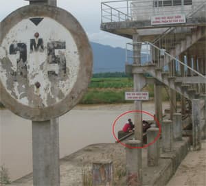 Cấm thì… mặc cấm