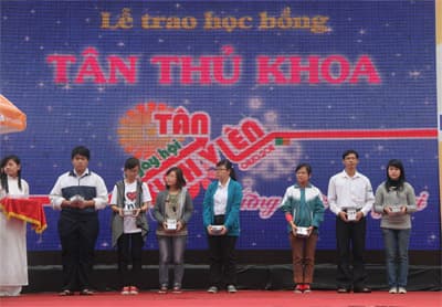 Ngày hội Tân sinh viên 2011 “Vững bước tương lai”