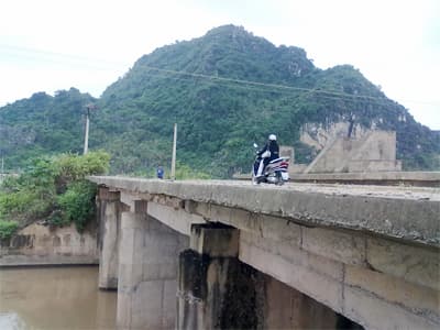Hiểm họa từ cây cầu không lan can