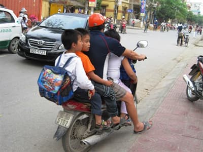 Tỉ lệ trẻ em Hà Nội không đội mũ bảo hiểm cao nhất nước