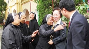 Phó Chủ tịch nước thăm bà con giáo dân Ninh Bình dịp Giáng sinh