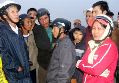 Chìm tàu ở Cửa Đại, 2 người chết, 5 cán bộ, chiến sĩ mất tích
