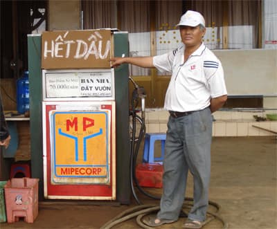Xăng dầu khan hiếm, người trồng cà phê gặp khó