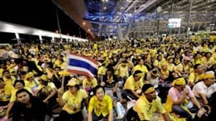 Thái Lan: 9 lãnh đạo Áo vàng trình diện cảnh sát