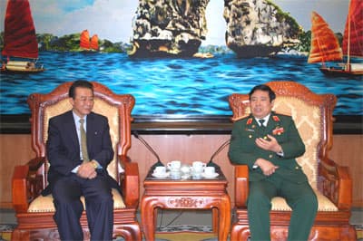 Đại tướng Phùng Quang Thanh tiếp Đại sứ Triều Tiên