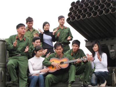 Xuân về bên tháp pháo