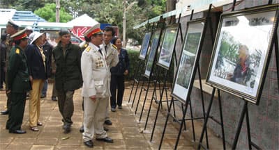 Khai mạc “Triển lãm ảnh nghệ thuật về cà phê và âm nhạc cồng chiêng Tây Nguyên”