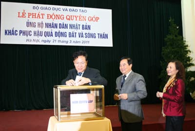 Gửi 231 triệu đồng đến nhân dân Nhật Bản trong ngày đầu ủng hộ
