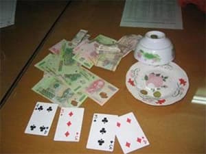 Phá “sới bạc” trên sông Cà Lồ