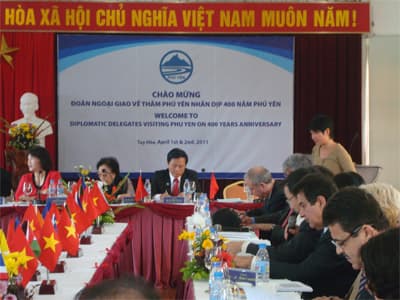 Gặp mặt ngoại giao đoàn, kêu gọi đầu tư