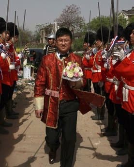 Người giàu Trung Quốc bắt chước cưới kiểu hoàng gia