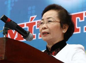 Thăm trẻ em khuyết tật và nạn nhân chất độc da cam