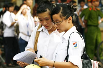 Thí sinh hồ hởi khi kết thúc môn Sinh