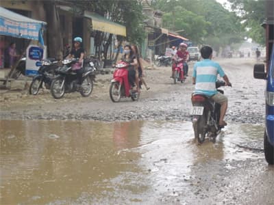 Khốn khổ vì đường xuống cấp