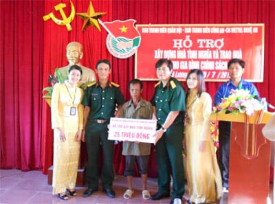 “Thắp nến tri ân” các anh hùng liệt sĩ