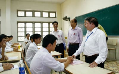 Hơn 1 triệu thí sinh làm thủ tục dự thi đợt 1