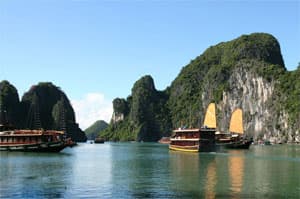 Triển lãm tư liệu Vịnh Hạ Long và biển, đảo Việt Nam