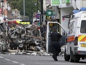 Bạo động ở London: Hàng chục cảnh sát bị thương