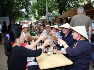 Dịp để bạn bè tìm hiểu văn hóa Việt Nam