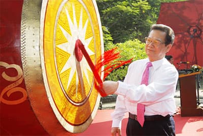 Thủ tướng Nguyễn Tấn Dũng dự khai giảng năm học mới ở Huế
