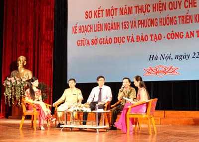 Gia đình là chiếc “phanh” để học sinh không đi xe máy tới trường
