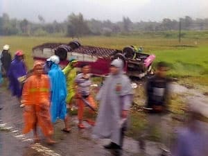 Tạm giam, khởi tố tài xế vụ lật xe khách tại Huế
