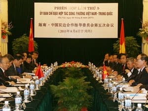 Việt - Trung kiên trì giải quyết hòa bình tranh chấp trên biển