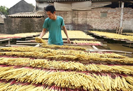 Hương vị Tết qua từng nén hương