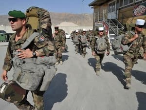 Pháp loại trừ việc vội rút quân khỏi Afghanistan