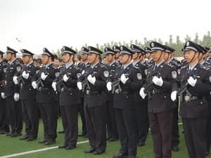Trung Quốc điều động hàng ngàn cảnh sát tới Tân Cương
