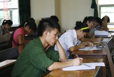 Tiêu chuẩn về sức khỏe và tuyển thí sinh nữ trong trường quân đội