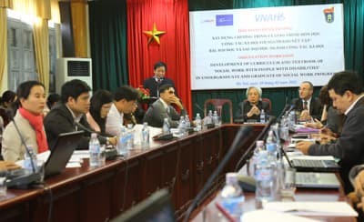 Xây dựng giáo trình để phục vụ người khuyết tật