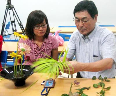 Học cắm hoa Ikebana