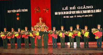 Bế giảng lớp chỉ huy tham mưu cao cấp binh chủng hợp thành và lớp tham mưu chiến dịch chiến lược