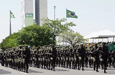 Brazil tăng dự toán ngân sách quốc phòng năm 2012